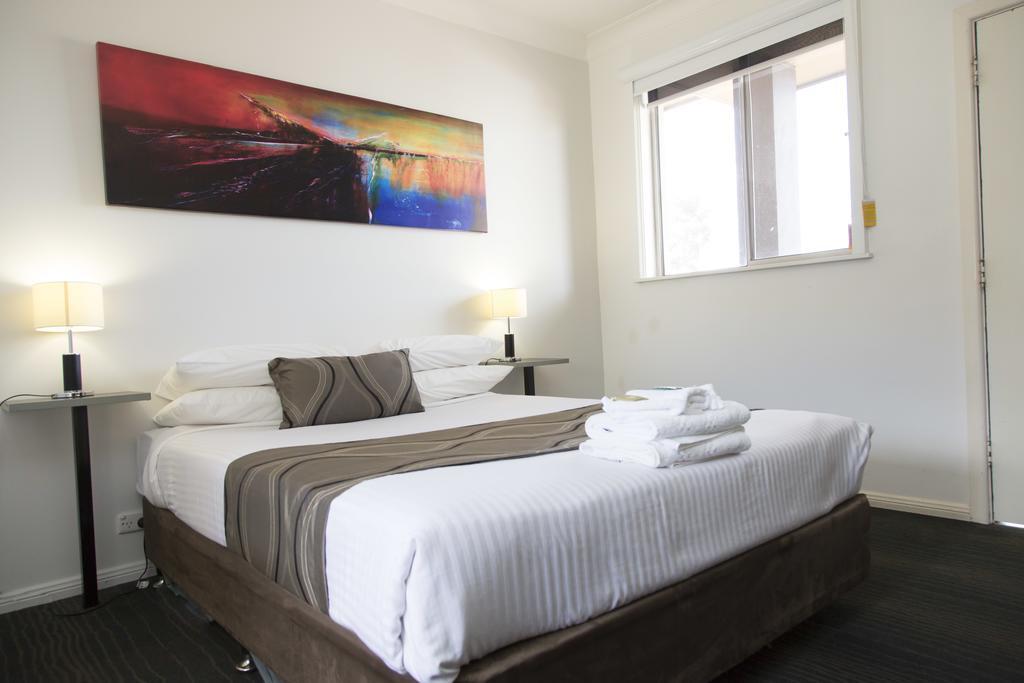 A Line Motel Griffith Bagian luar foto