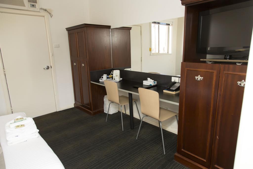 A Line Motel Griffith Bagian luar foto