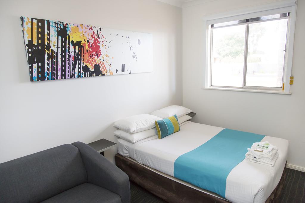 A Line Motel Griffith Bagian luar foto