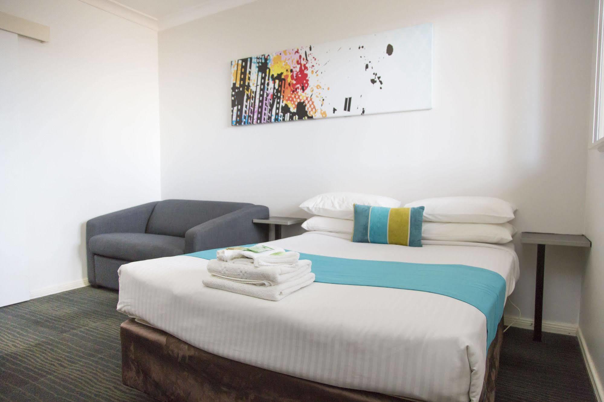 A Line Motel Griffith Bagian luar foto