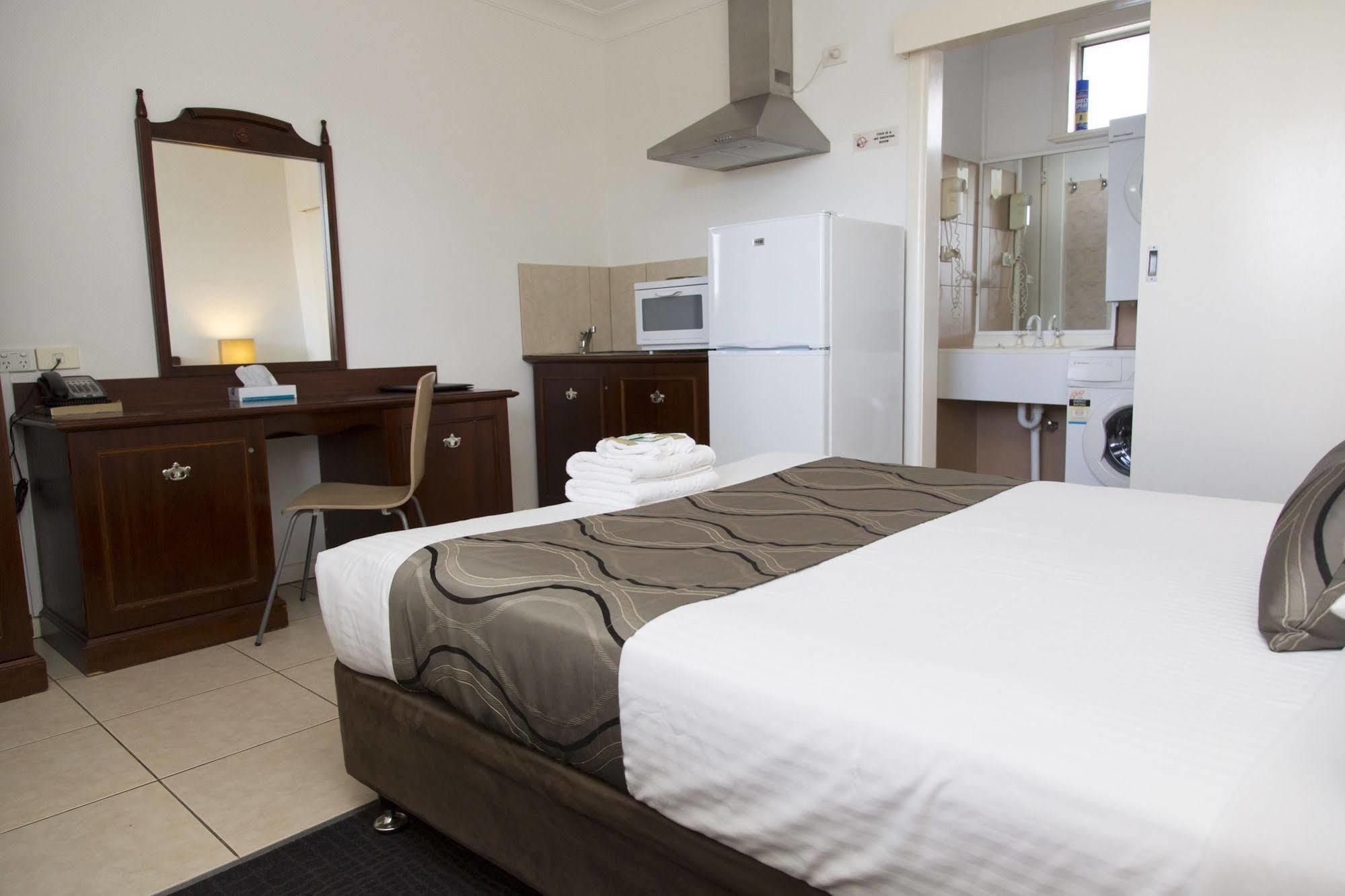 A Line Motel Griffith Bagian luar foto